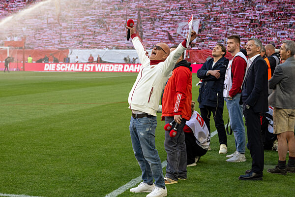 FC Bayern Muenchen vs. Borussia M?nchengladbach, Fussball, Bundesliga, 33. Spieltag, 10.05.2025