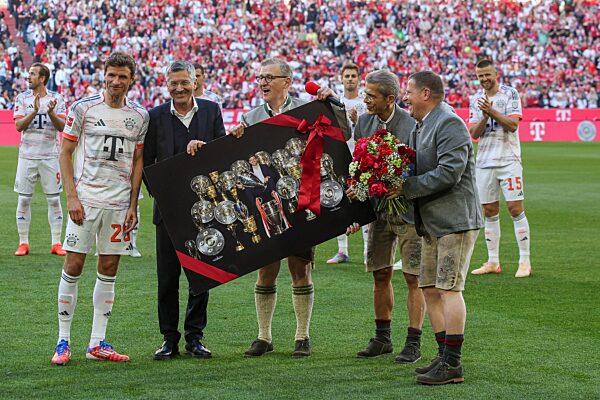 FC Bayern Muenchen vs. Borussia Moenchengladbach, Fussball, 1. Bundesliga, 33. Spieltag, 10.05.2025