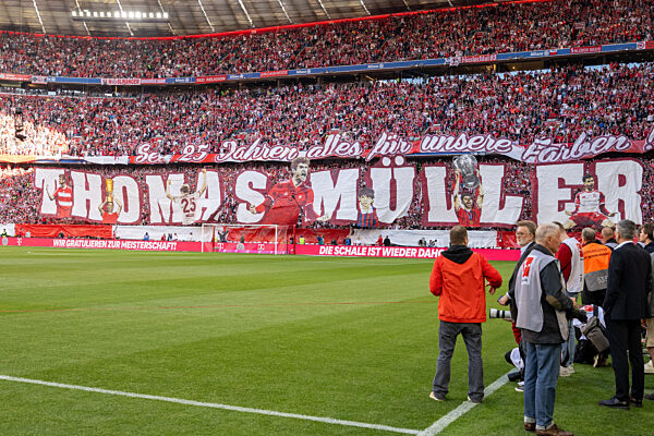 FC Bayern Muenchen vs. Borussia M?nchengladbach, Fussball, Bundesliga, 33. Spieltag, 10.05.2025