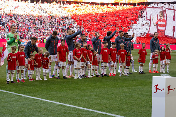 FC Bayern Muenchen vs. Borussia M?nchengladbach, Fussball, Bundesliga, 33. Spieltag, 10.05.2025