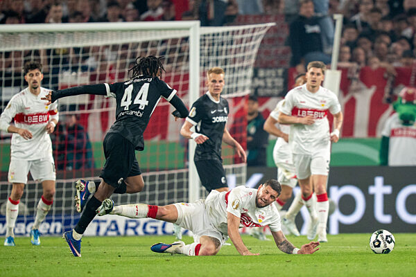 VfB Stuttgart vs. SC Freiburg, Fussball, DFB-Pokal, Halbfinale, 23.04.2026