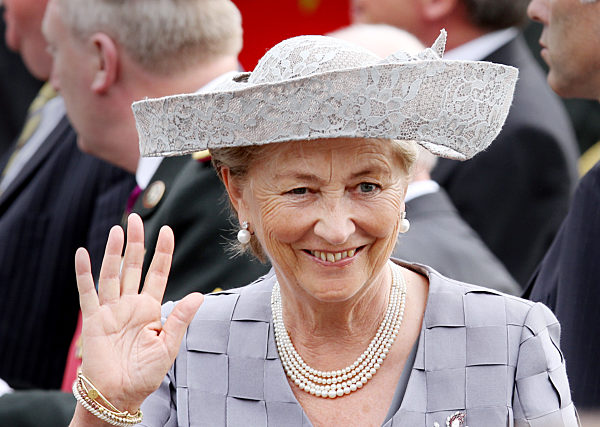 Belgier feiern Nationalfeiertag - Militärparade