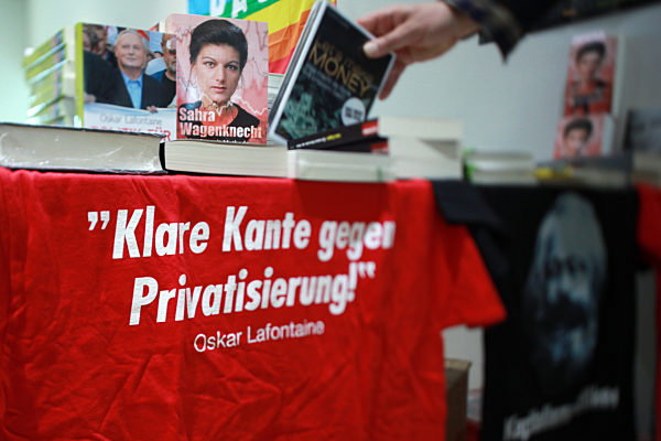 Bücher und T-Shirts werden am Samstag (28.03...