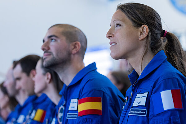 Angehende Astronautinnen und Astronauten der ESA