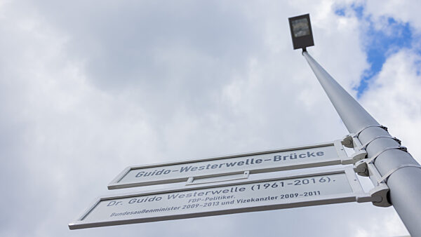 Bonner Victoriabrücke wird zur Guido-Westerwelle-Brücke