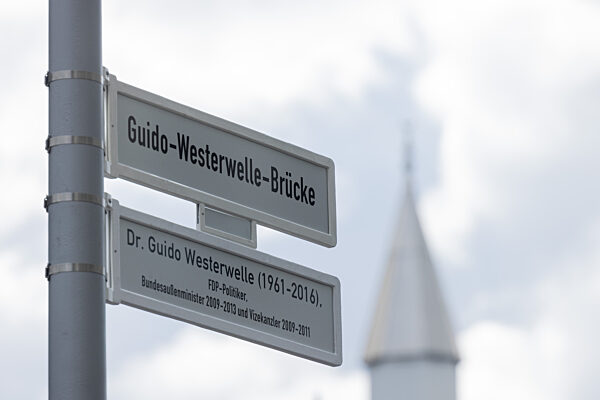 Bonner Victoriabrücke wird zur Guido-Westerwelle-Brücke