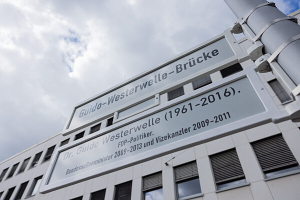 Bonner Victoriabrücke wird zur Guido-Westerwelle-Brücke
