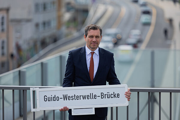 Bonner Victoriabrücke wird zur Guido-Westerwelle-Brücke