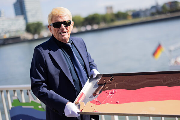 Schlagersänger Heino präsentiert „Deutschland Schokolade“