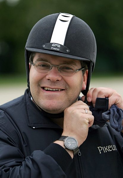 Elton trainiert für"TV Total Championat 2004"