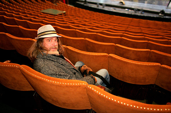 Der Komiker Helge Schneider sitzt am Montag (17.01...