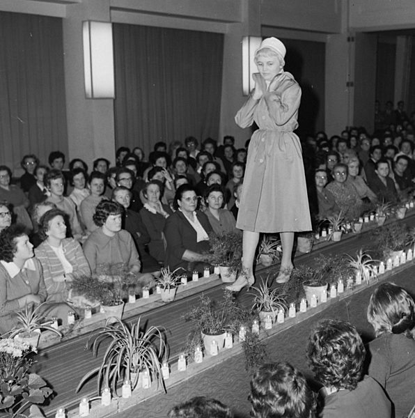 DDR - Modenschau in der Mensa der FSU Jena