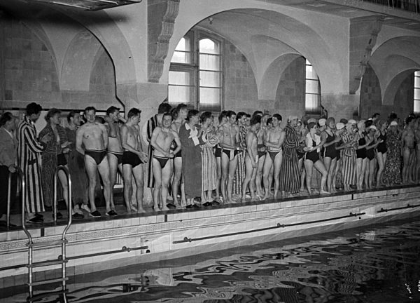 DDR - Sportfest im Volksbad 1956