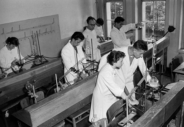 DDR - Studenten im Unterricht 1958