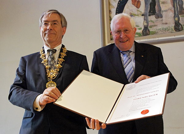 Bernhard Vogel wird Ehrenbürger der Universität Jena