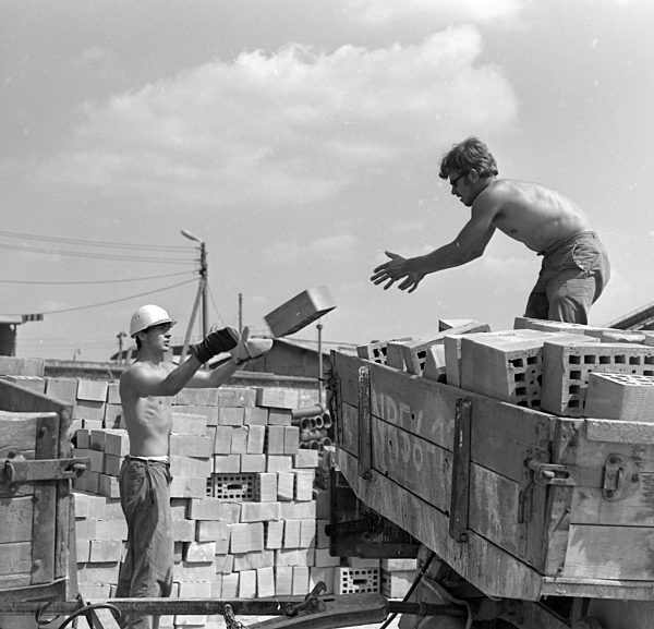 DDR - Studenten beim Arbeitseinsatz1969