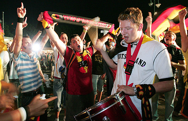 WM 2006 - Deutsche Fans feiern in Berlin