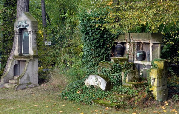 GRABSTÄTTEN / URNEN / SÜDFRIEDHOF LEIPZIG