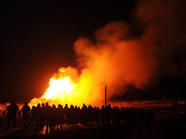 Biikefeuer an der Nordseeküste