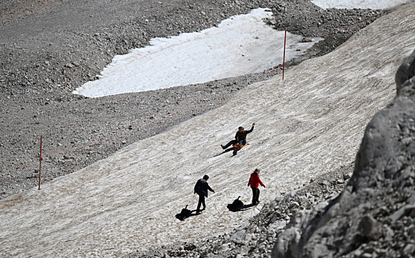 Wetter in Bayern - Gletscherreste auf der Zugspitze