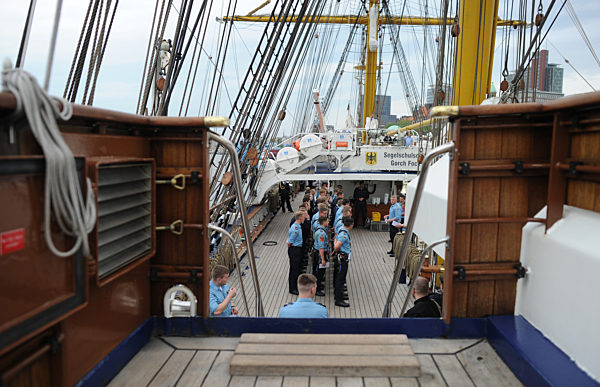 "Gorch Fock" in Hamburg angekommen