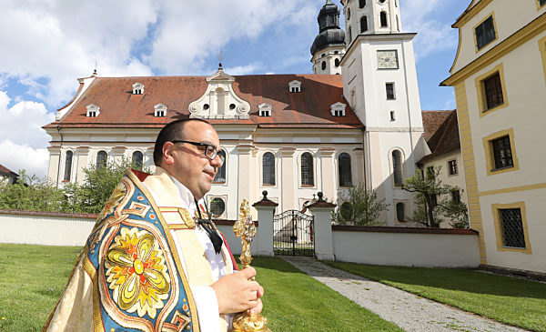 Gläubige feiern Christi Himmelfahrt trotz Corona