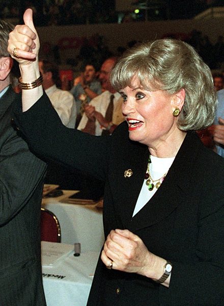 Hannelore Kohl: "Daumen hoch" für den Bundeskanzler