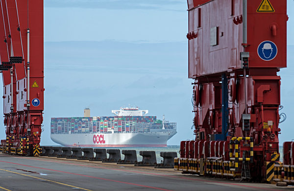 Containerschiff OOCL Hong Kong