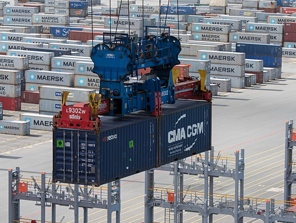 Containerschiff OOCL Hong Kong