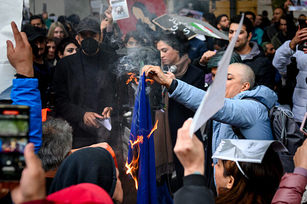 Solidaritätskundgebung nach dem Tod einer Iranerin