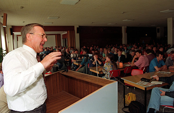 Franz Steinkühler im EKO Eisenhüttenstadt  (Archivfoto und Text 1993)