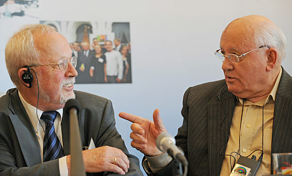 Press conference Gorbachev and de Maiziere