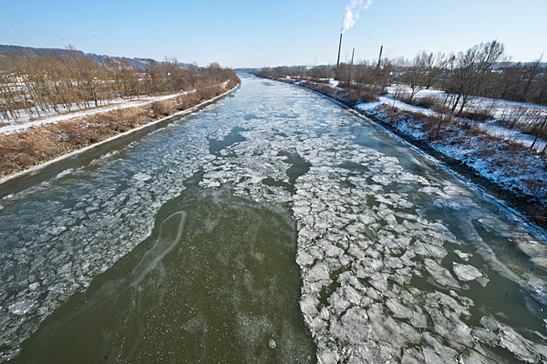 Eis im Main-Donau-Kanal