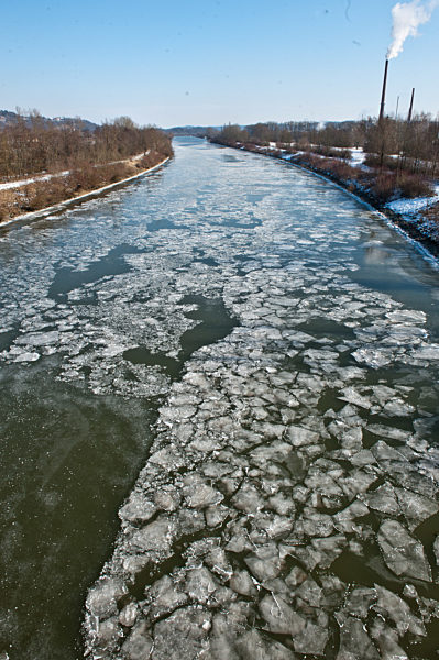 Eis im Main-Donau-Kanal