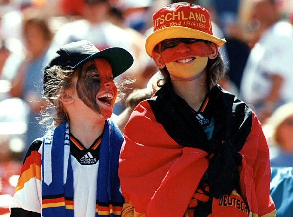 Fußball-WM: Bemalte junge deutsche Fans