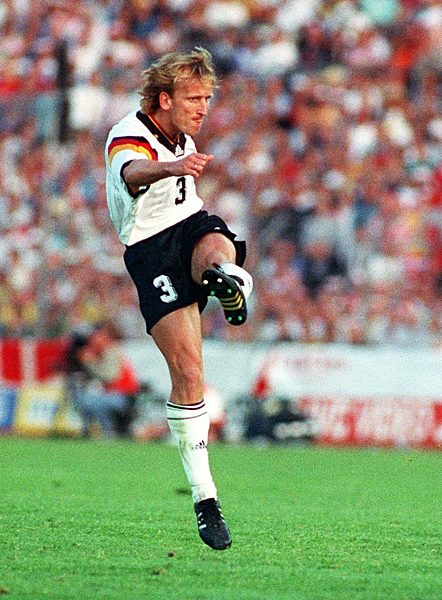 Fußball-EM '92: Andreas Brehme im Finale in Aktion