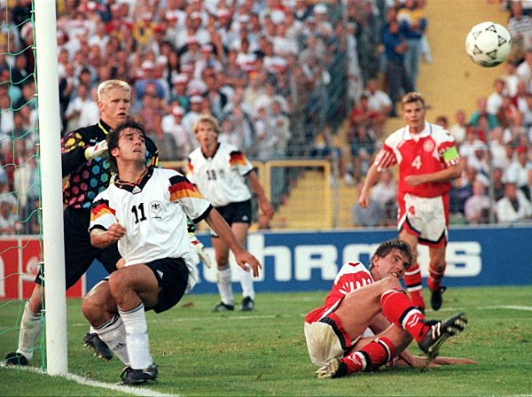 Fußball-EM '92: Finale: Deutscher Angriff abgewehrt