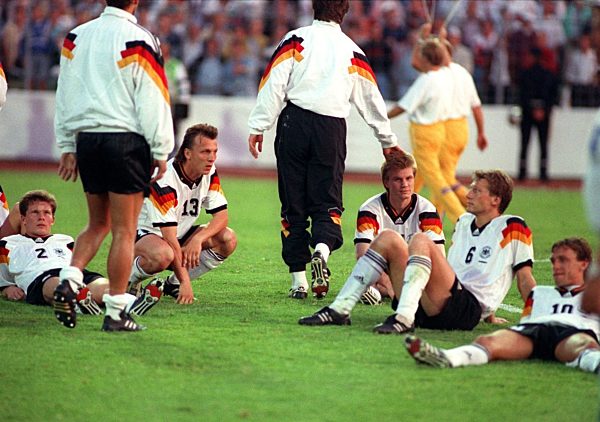 Fußball-EM '92: Finale: Enttäuschte deutsche Spieler