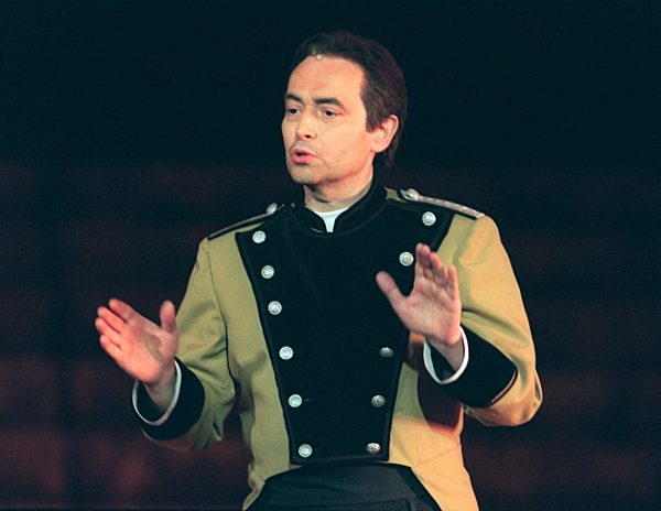 Jose Carreras als Don Jose in der Oper "Carmen"