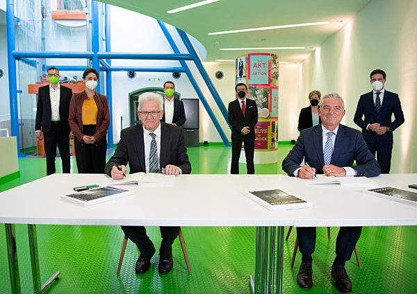 Unterzeichnung Koalitionsvertrag von Grünen und CDU