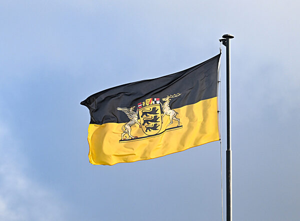Fahne mit Landeswappen von Baden-Württemberg