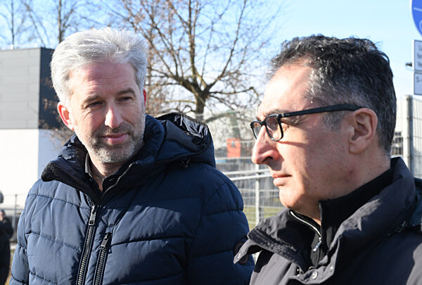 Treffen von Özdemir und Palmer in Solarthermie-Park Tübingen
