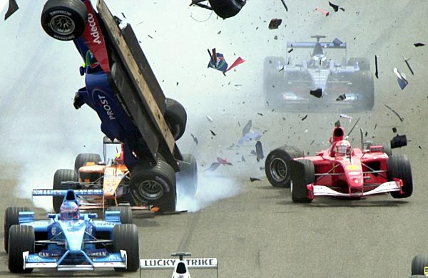 Spektakulärer Unfall beim Start des Großen Preis von Deutschland