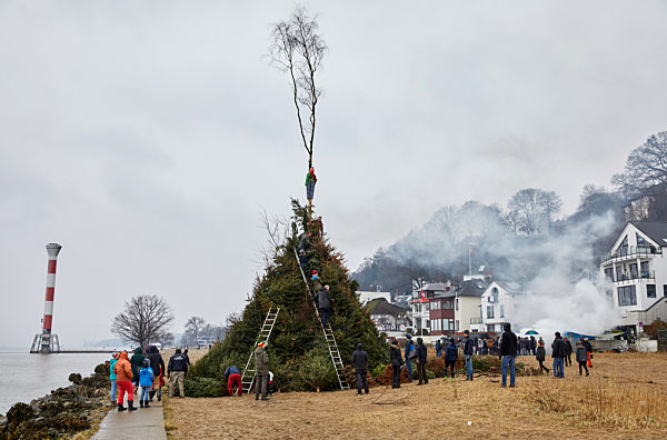 Osterfeuer in Hamburg-Blankenese