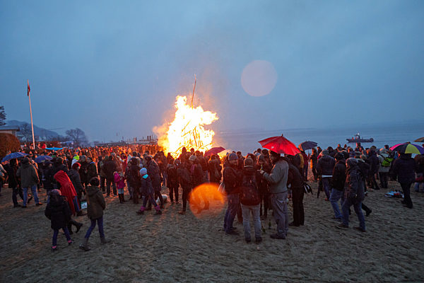 Osterfeuer in Hamburg-Blankenese