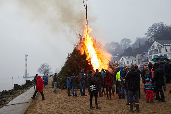 Osterfeuer in Hamburg-Blankenese