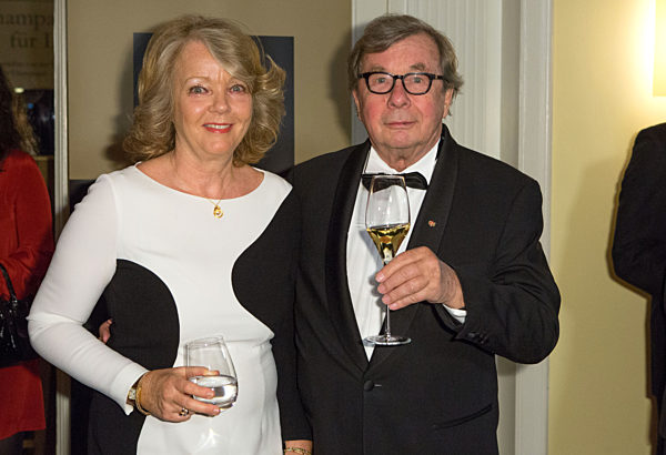 Schauspieler Milberg erhält Champagne-Preis für Lebensfreude