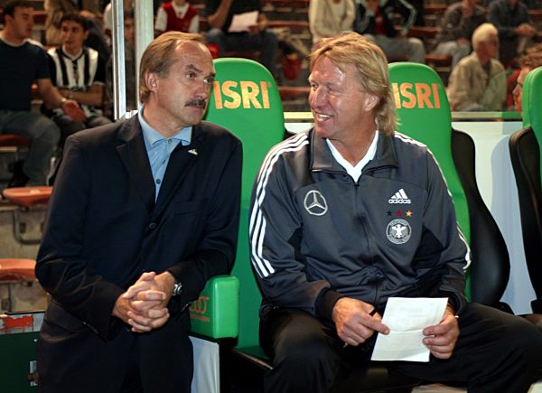 Fußball: Team 2006-Trainer Uli Stielike und Horst Hrubesch