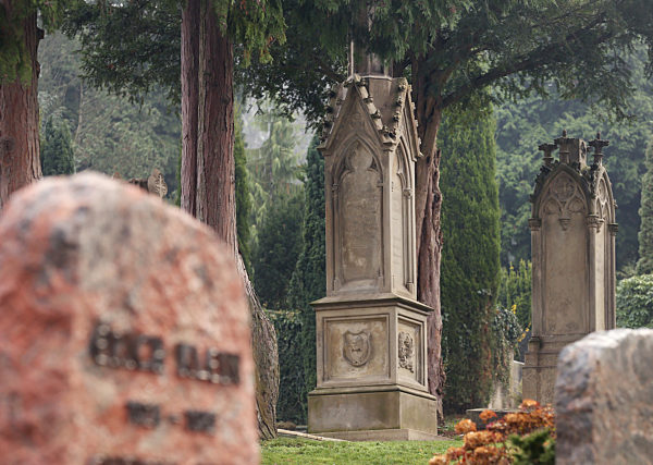 Neuer Glanz für Engels Familiengrab