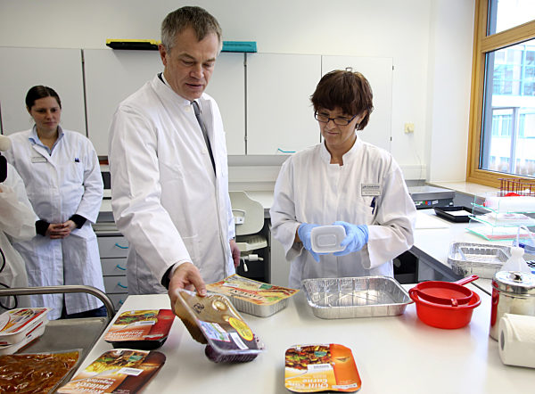 Minister informiert sich über den Pferdefleischskandal